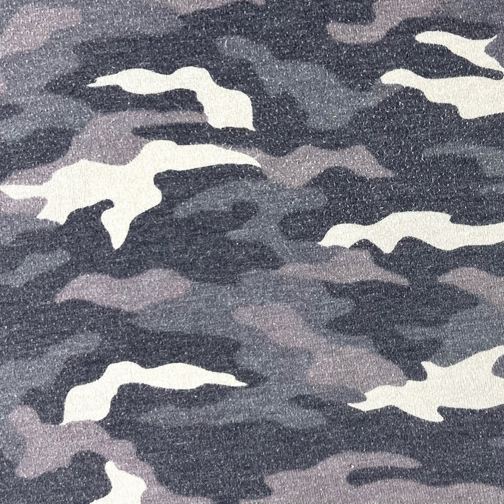 PINK Victoria’s Secret Grey Camouflage V-Neck Essentials Tee - Picture 8 of 9